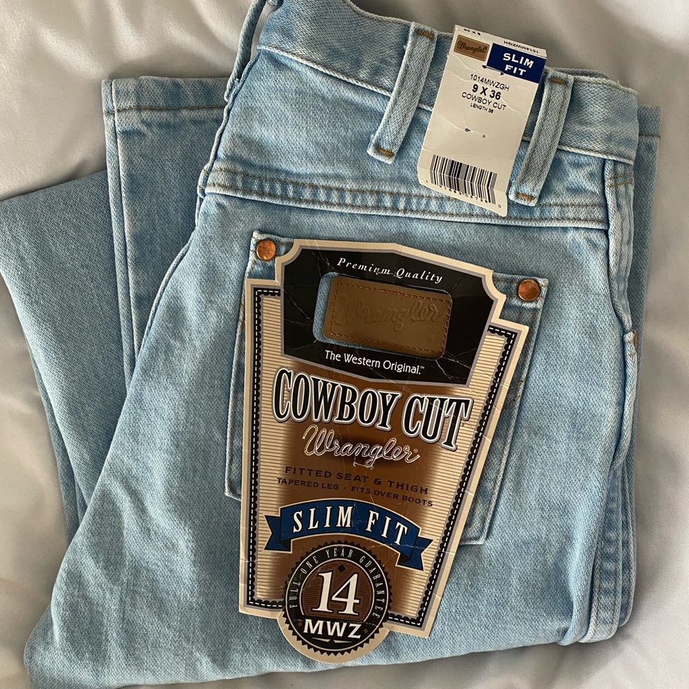 Brand new cowboy cut women’s wrangler jeans . Size 9